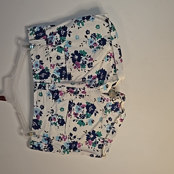Aeropostale White Floral Comfortable Jean Shorts Size 3/4 - Picture 2 of 7